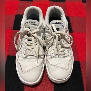 EUC New Balance 550 - White and Grey